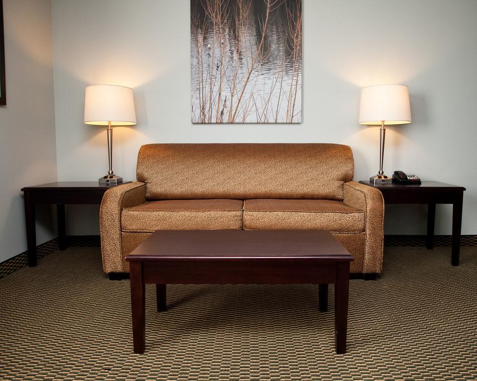 King Suite with Bathtub with Grab Bars - Mobility Accessible/Non-Smoking