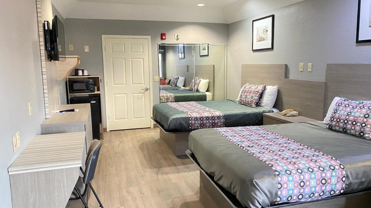 Queen Suite with Two Queen Beds