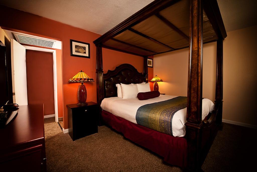 Honeymoon Suite