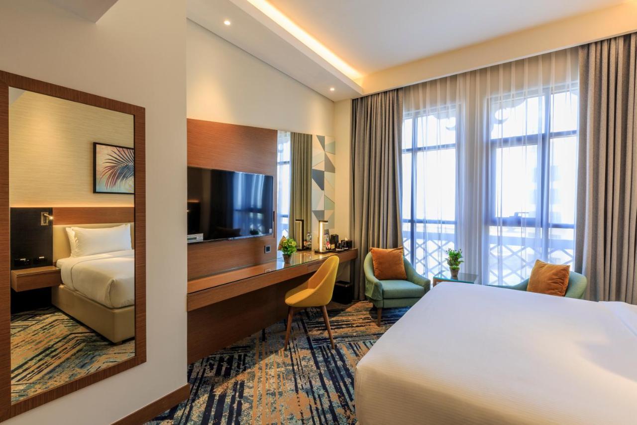 Executive King Room Partial Canal View Food & Beverage excluding room dining