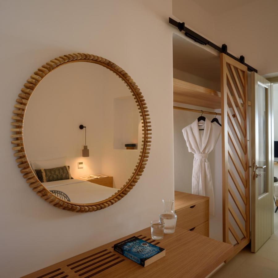 Senior Two-Bedroom Suite Private Cave Pool Sea View