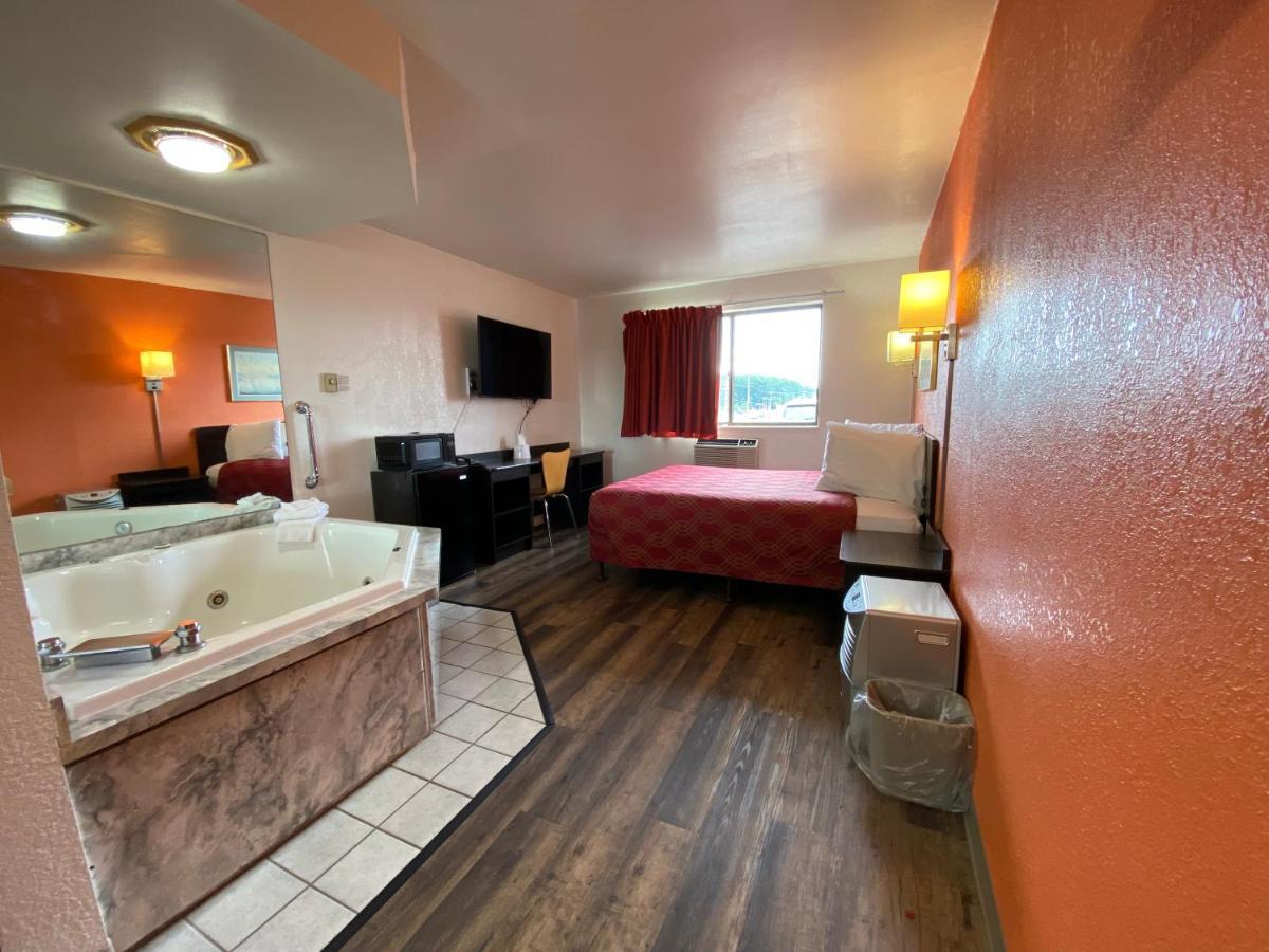 Queen Room Spa Bath
