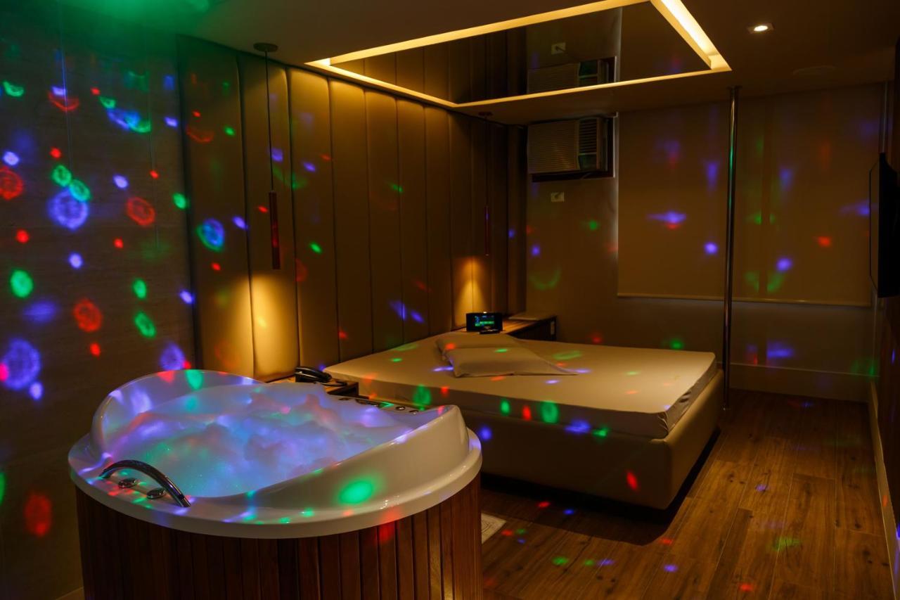 Deluxe Suite Spa Bath