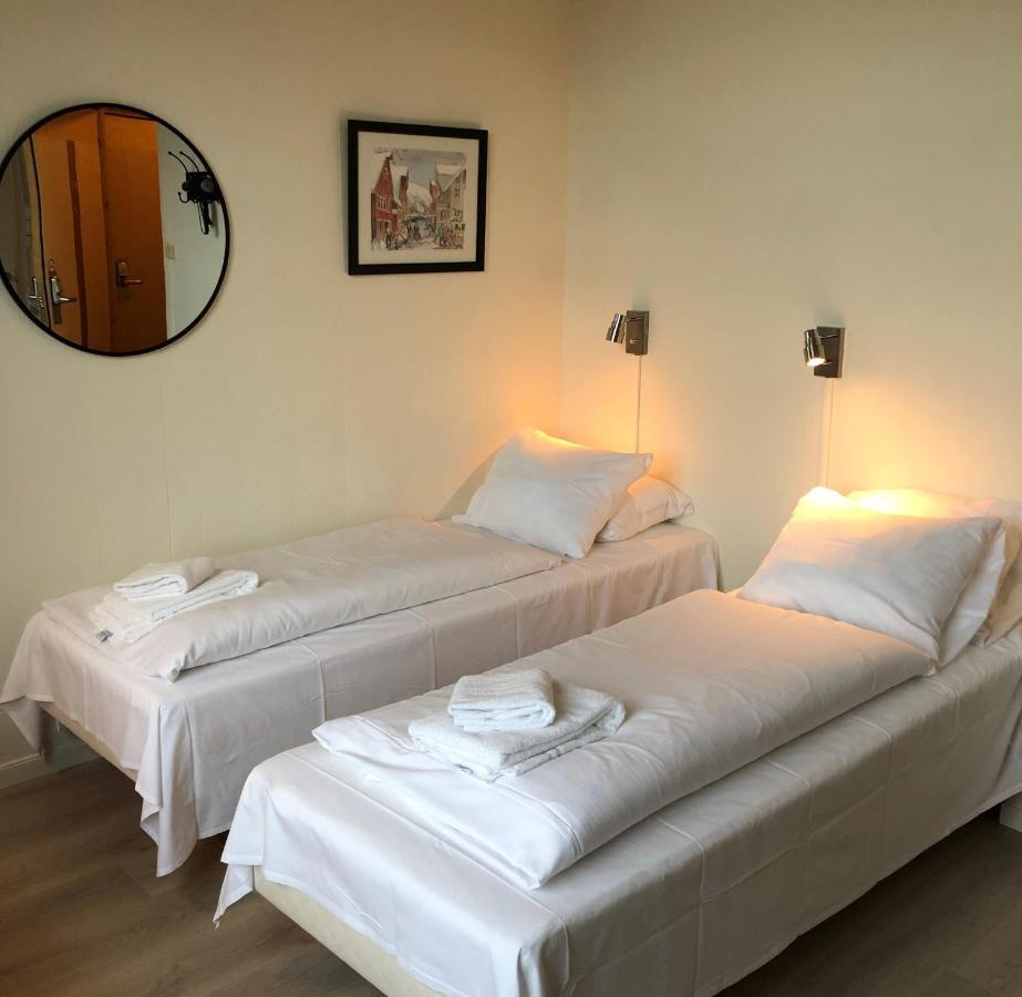 Double or Twin Room Private Bathroom