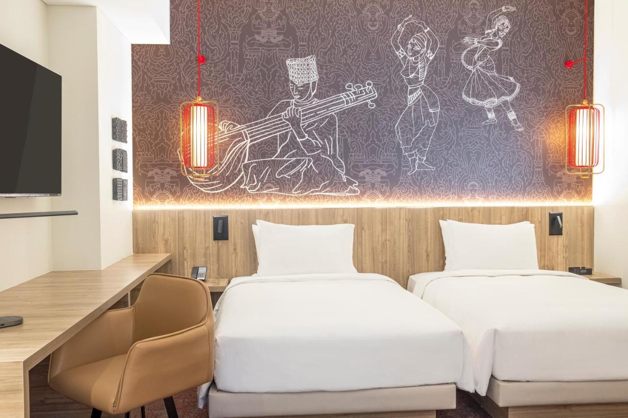 Deluxe Twin Room with City View, 15% disc on Food, Soft Beverages & Laundry
