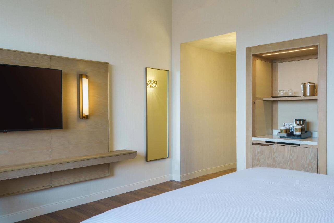 Room 2 Queen Beds
