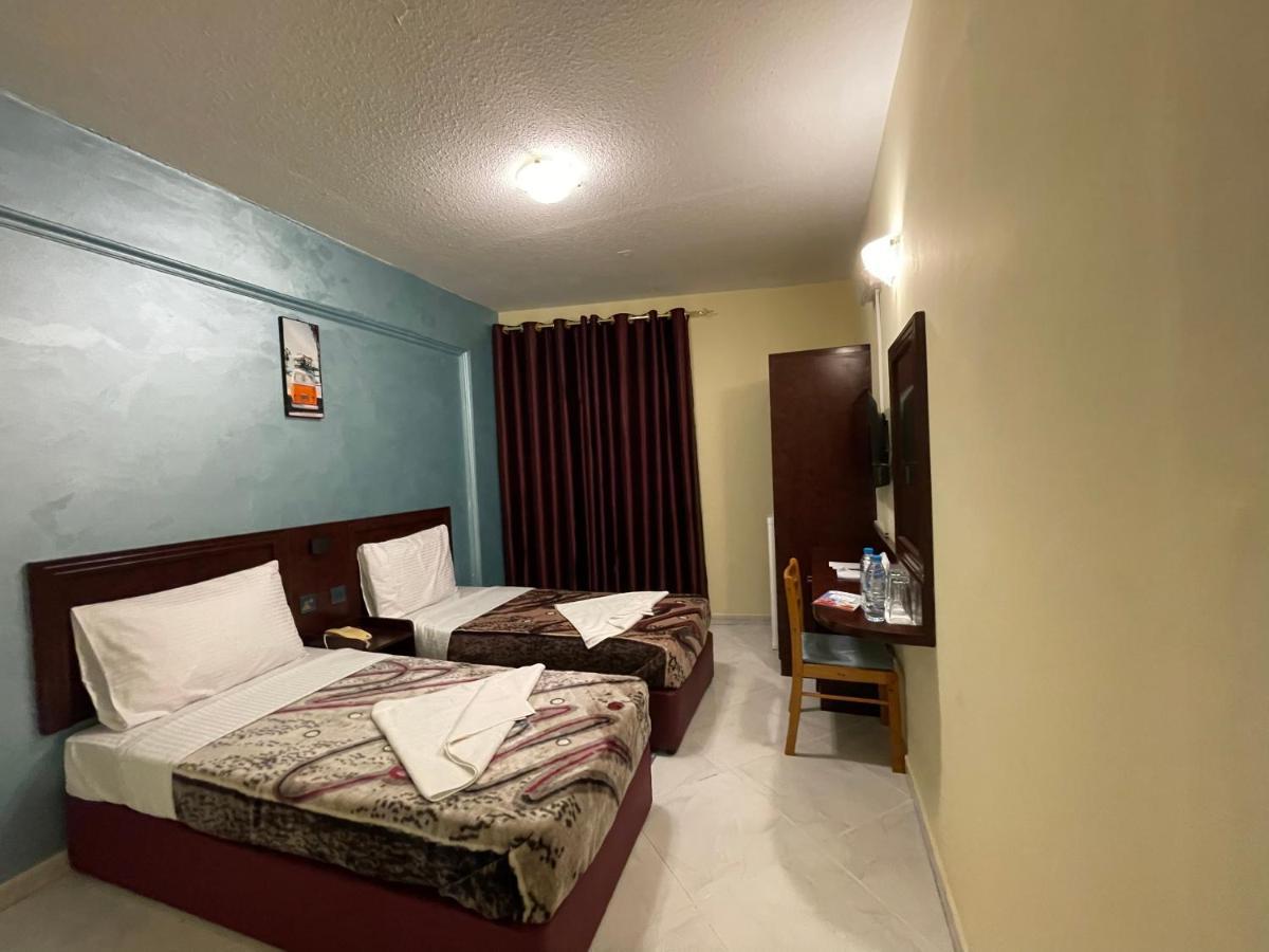 Deluxe Family Room