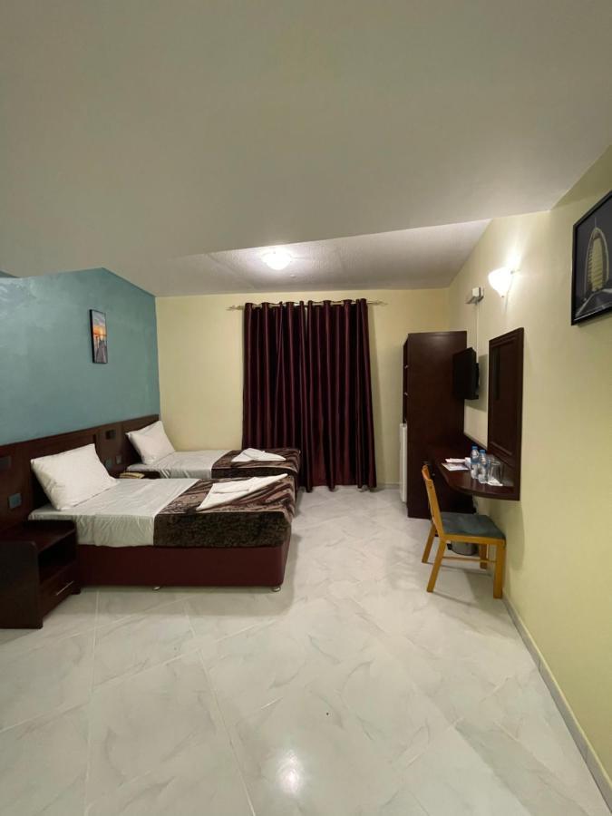 Deluxe Family Room