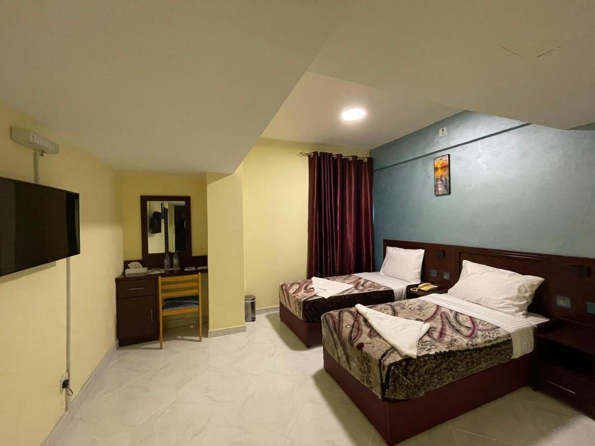 Deluxe Family Room