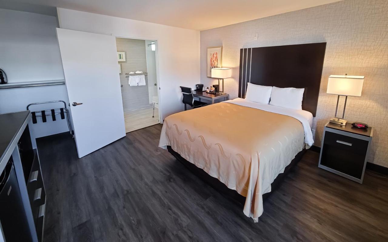 Accessible Room, 1 Queen Bed, Tub, Non Smoking