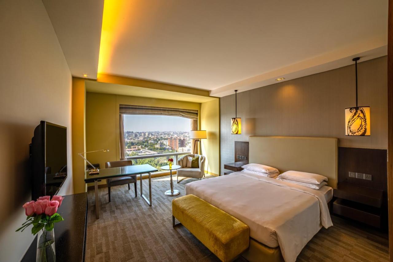 King Room |  15% discount on Spa & 20% discount on F&B (Till 31st Oct)