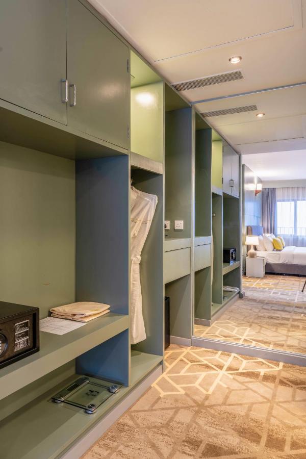 Executive Suite (Free Return Airport Transfer & 10% discount on Food & Beverage)
