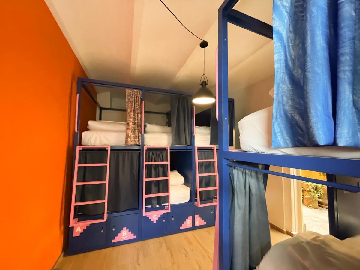 Bed 8-Bed Mixed Dormitory Room