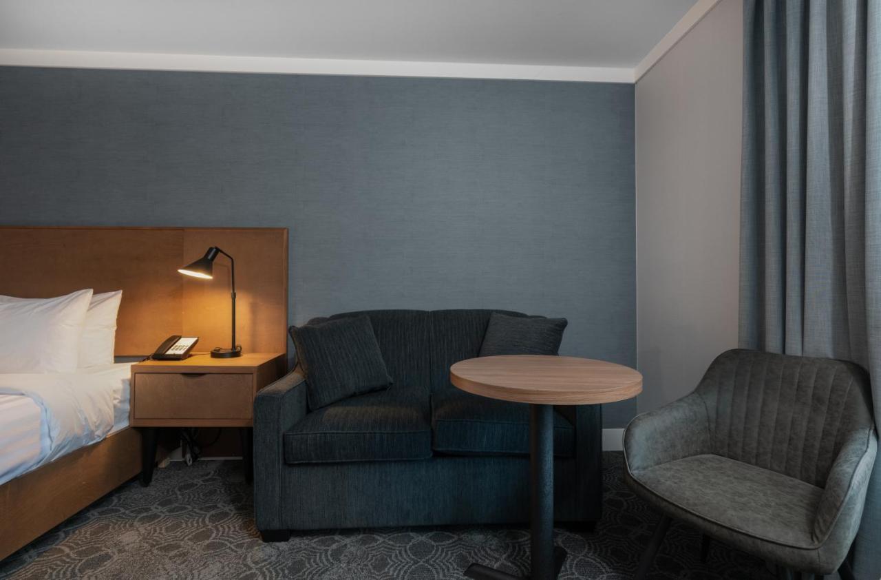 King Suite with One King Bed and Two Queen Beds