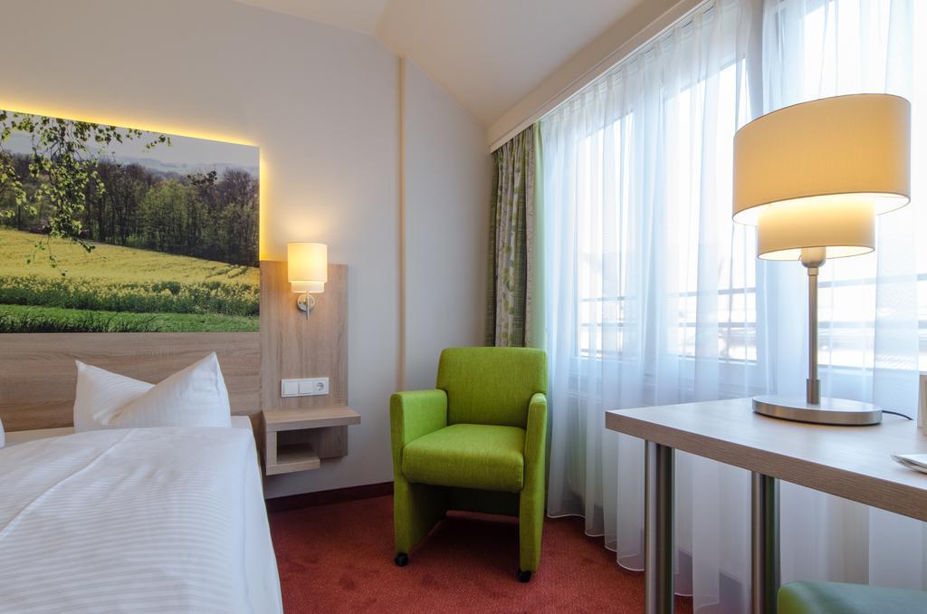 Standard Room with Queen-Size Bed