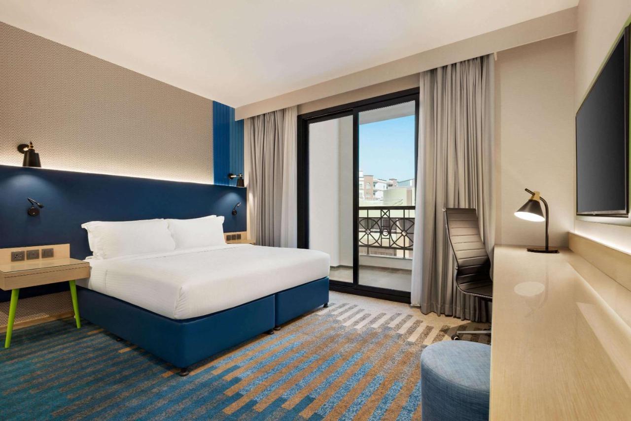 Executive Suite Kitchenette 1 King Bed Complimentary Transfer to La Mer Beach Dubai Mall or Burj Khalifa Metro Station