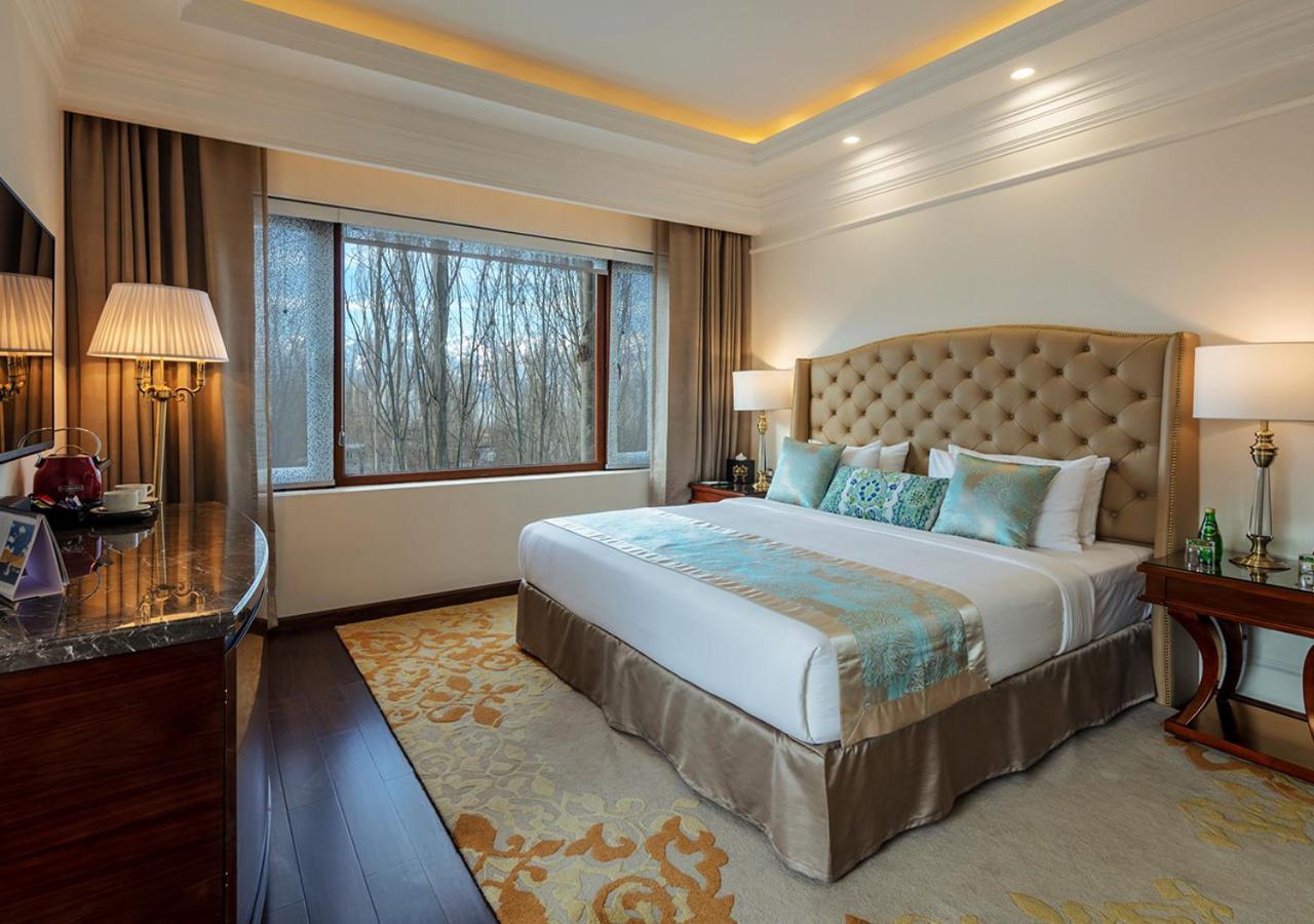 Deluxe Suite Spa Bath