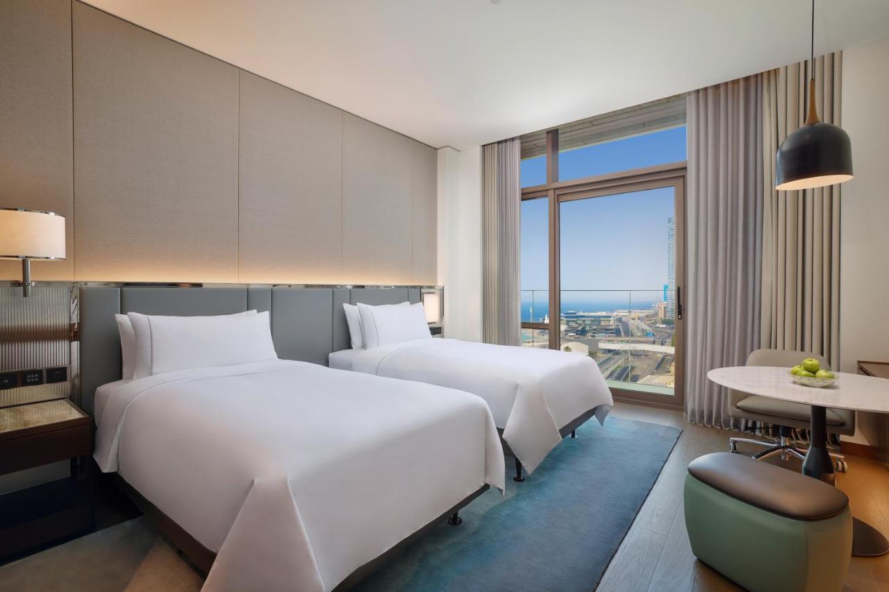 Deluxe Side Sea View Twin Balcony