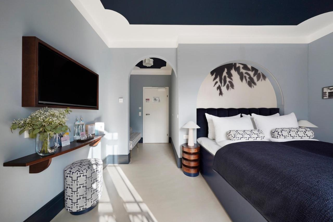 Medium Room