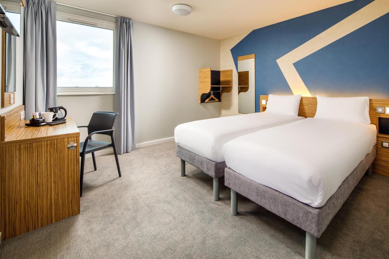 Accessible Room with Two Single Beds