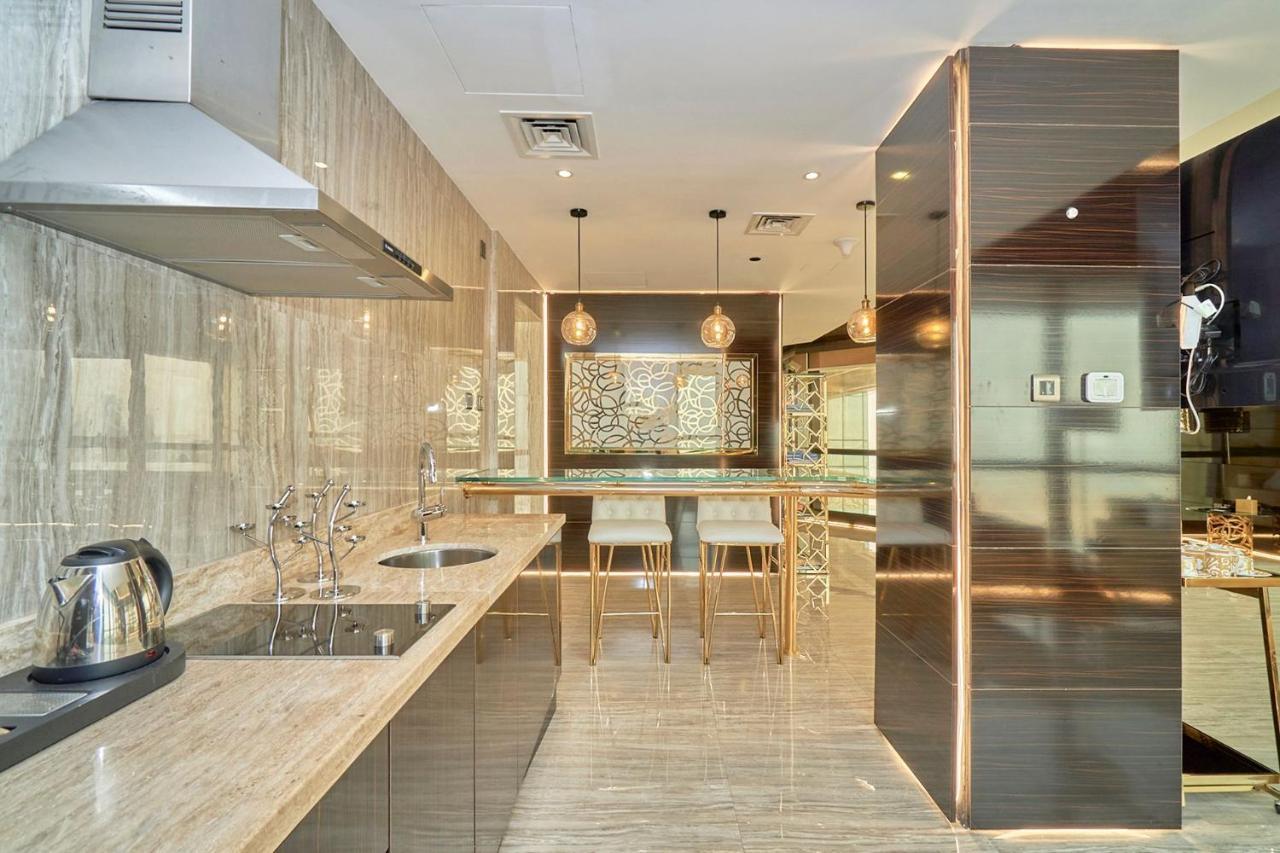 5 Bedroom Penthouse Suite 360 Panoramic 360 Sea Burj Views Top Floor 72nd