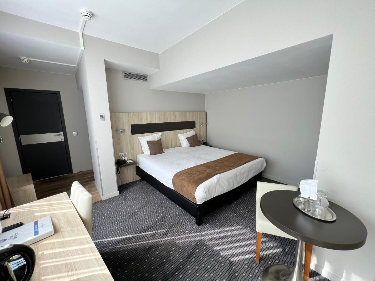 Standard Queen Room