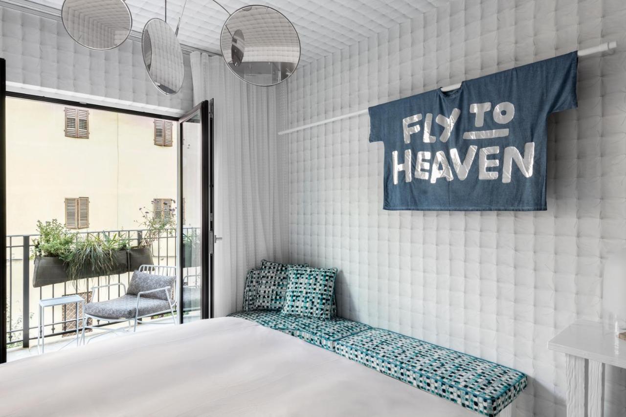 Medium Bianco with Balcony