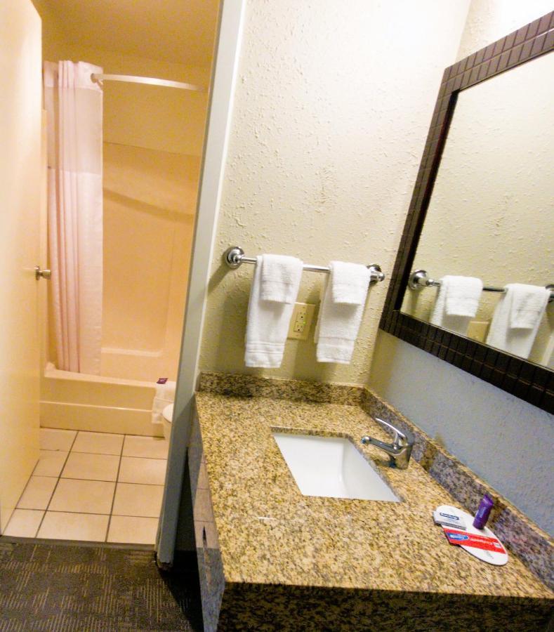 Quadruple Room Private Bathroom