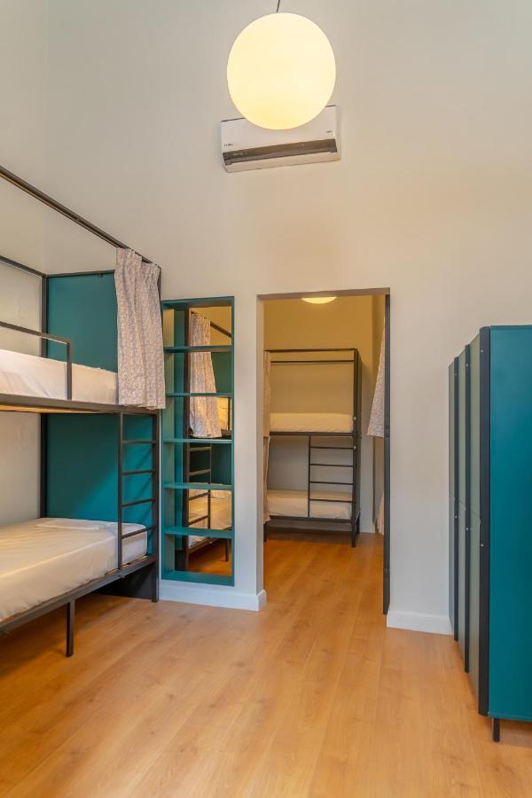 Single Bed in Mixed Dormitory Room