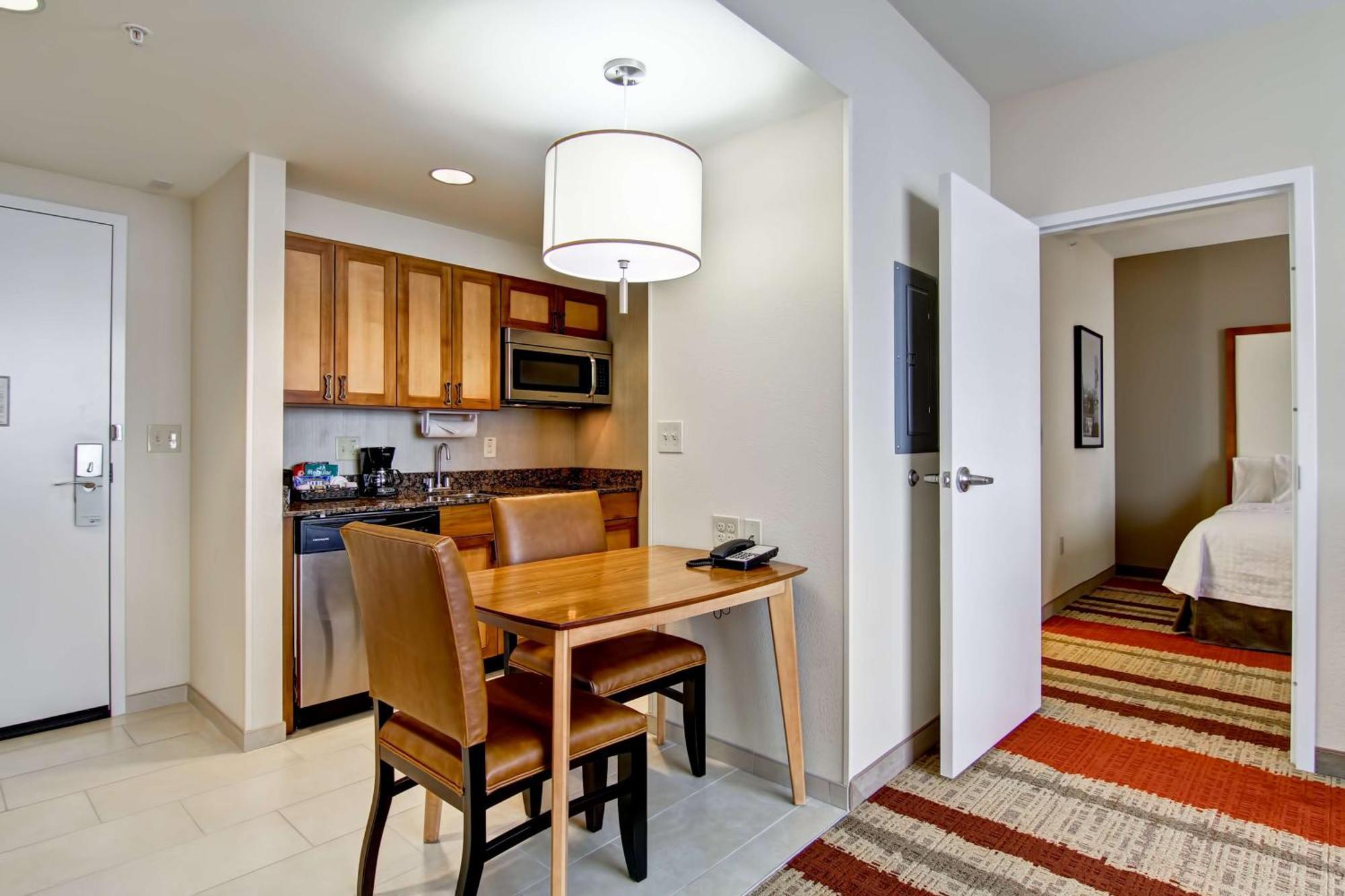 One-Bedroom Queen Suite with Two Queen Beds - Non-Smoking