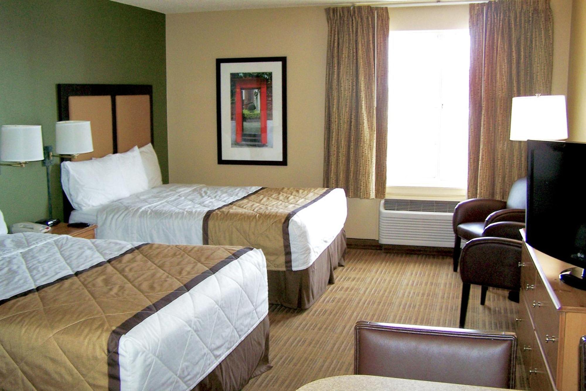 2 Queen Beds | Non-Smoking Kitchen