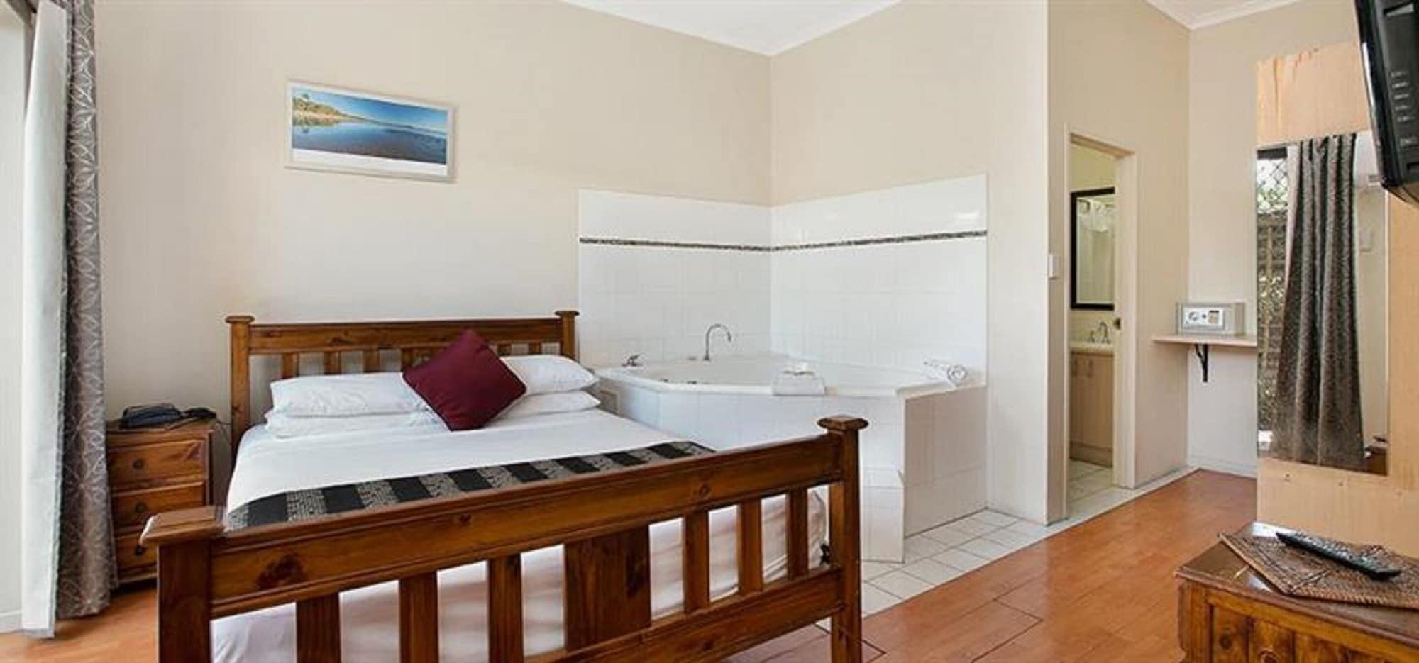 Suite with Spa Bath