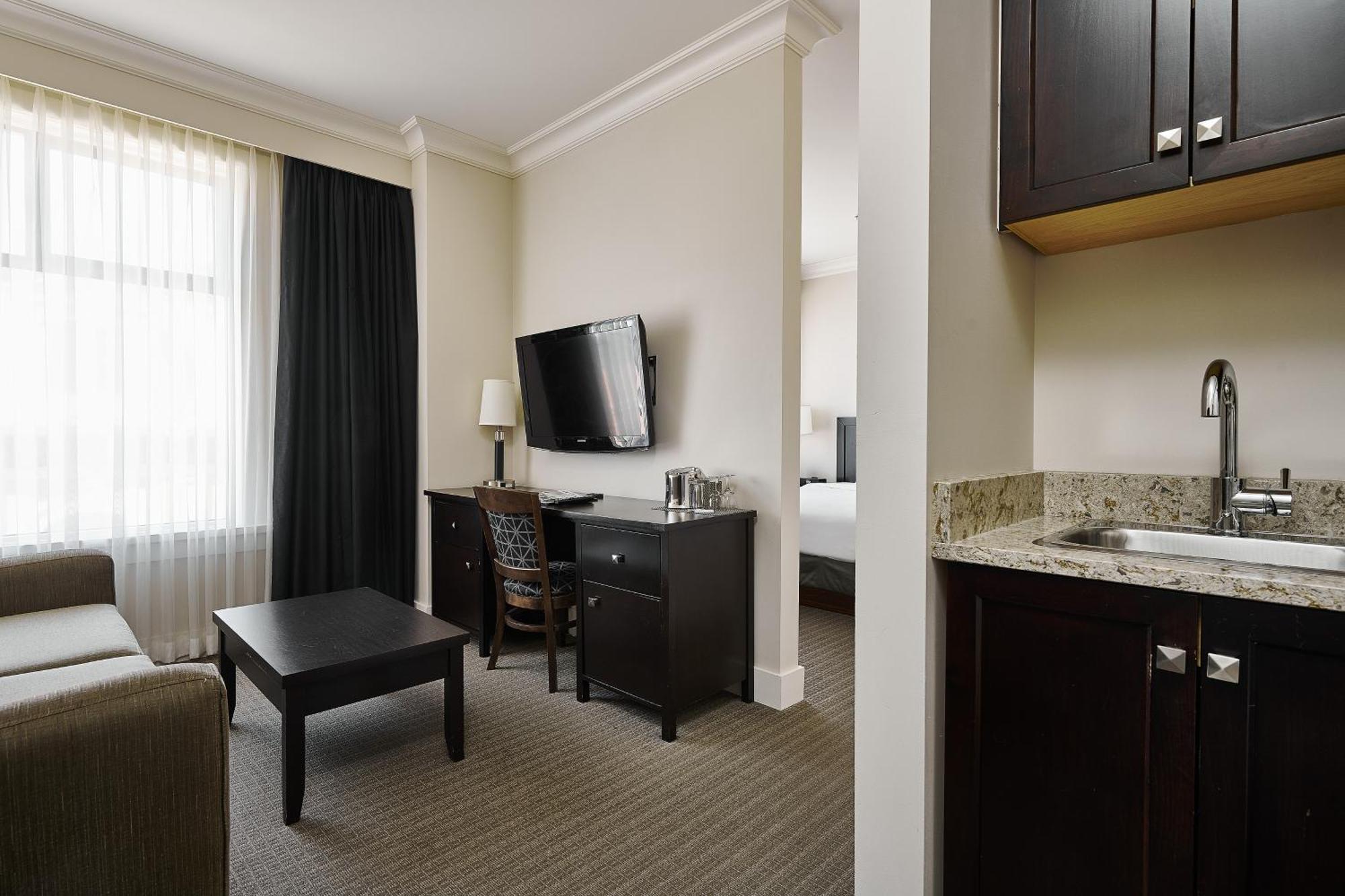 Superior Junior Queen Suite,1212670486:JPEG