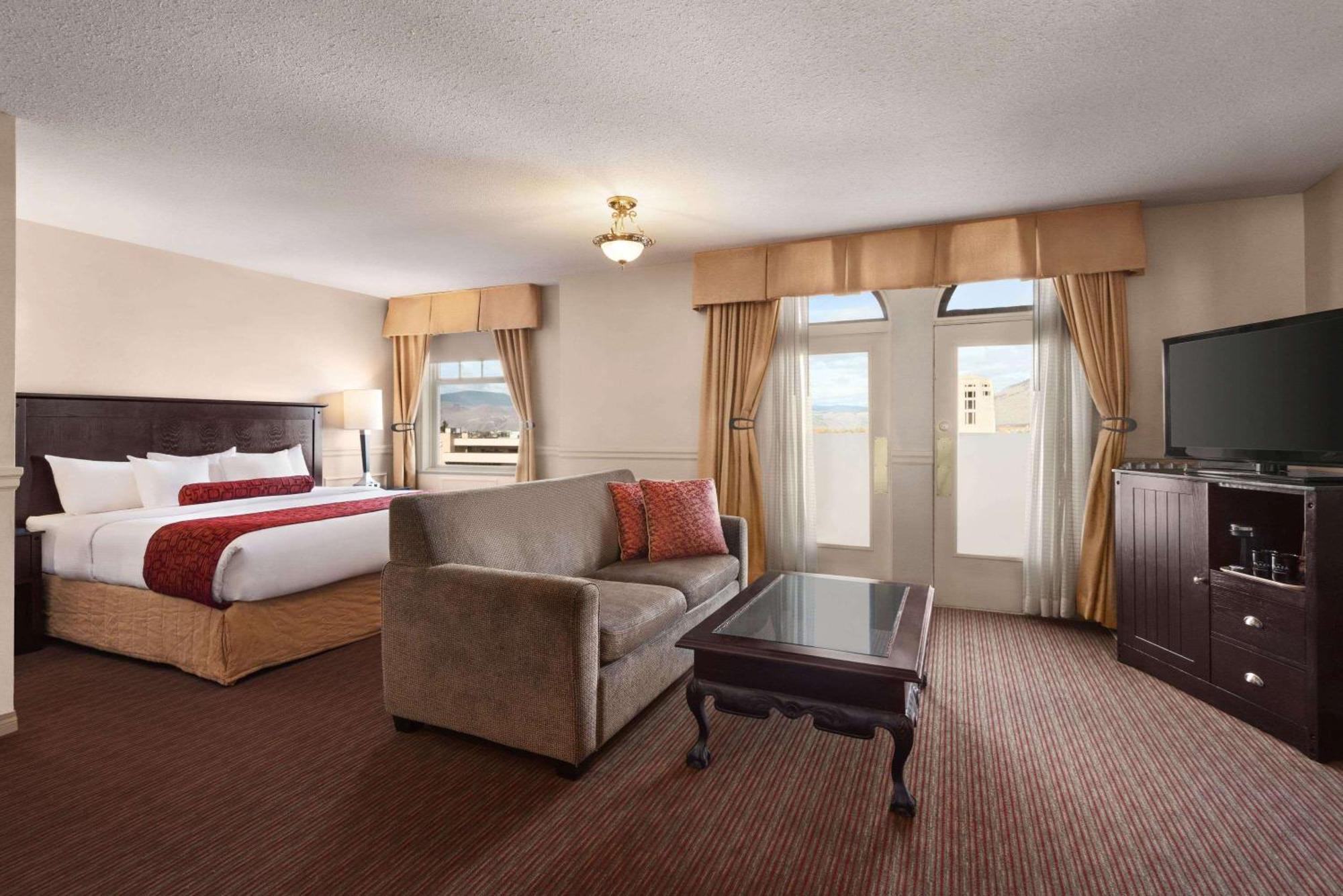 One-Bedroom King Suite - Non-Smoking