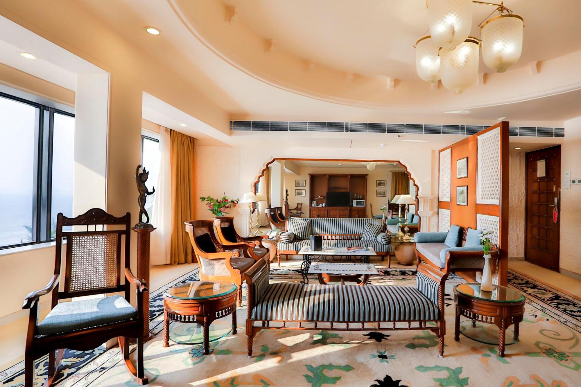 Suite Sea View on food beverages