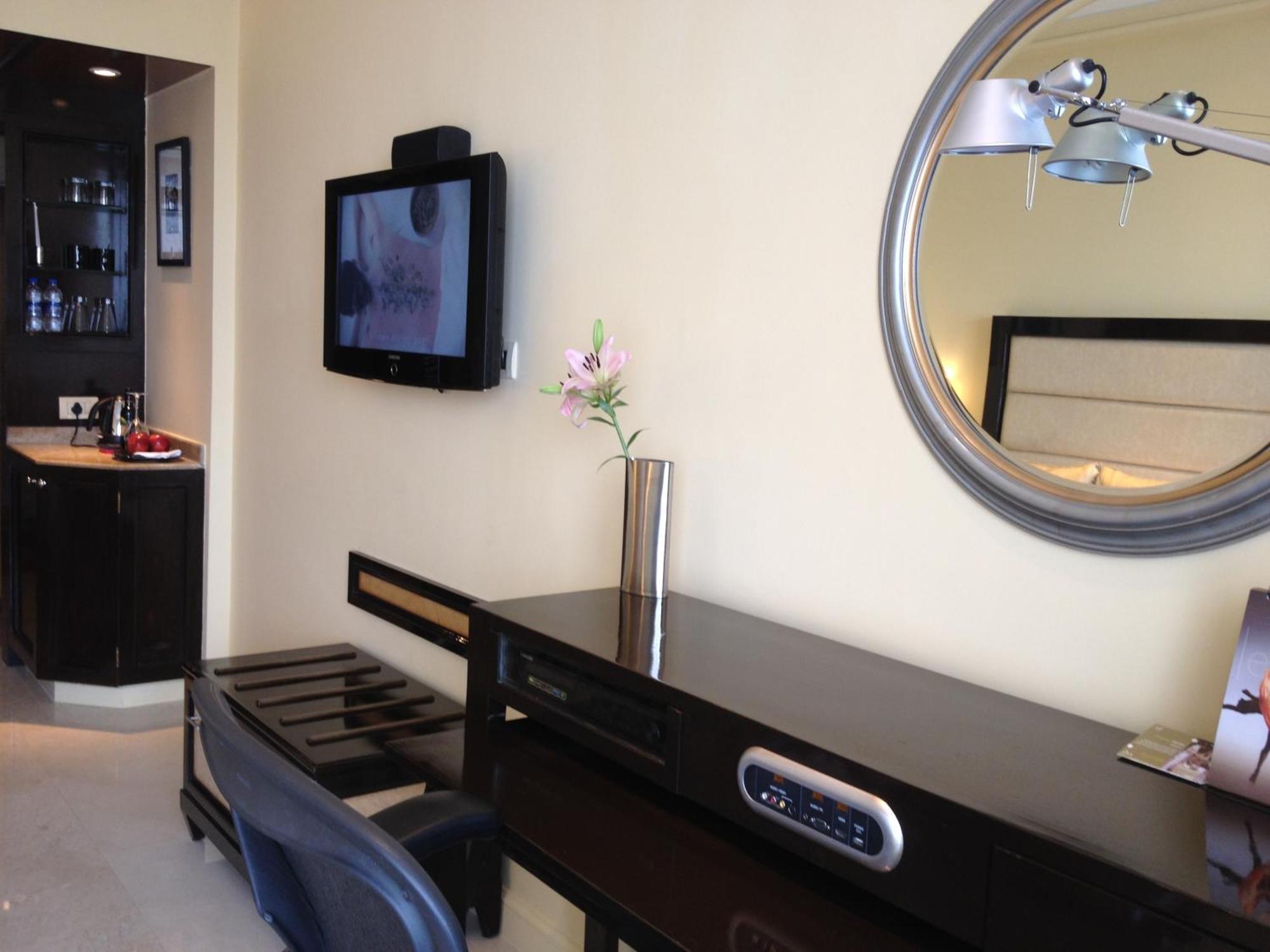 Superior Queen Bed Room