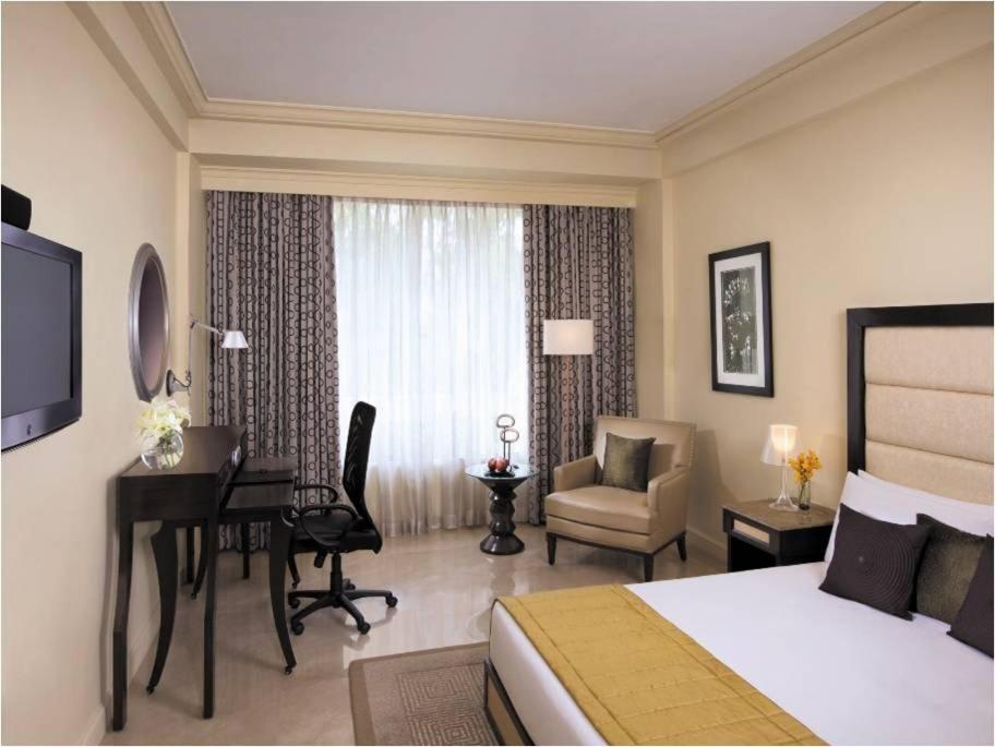 Superior Queen Bed Room