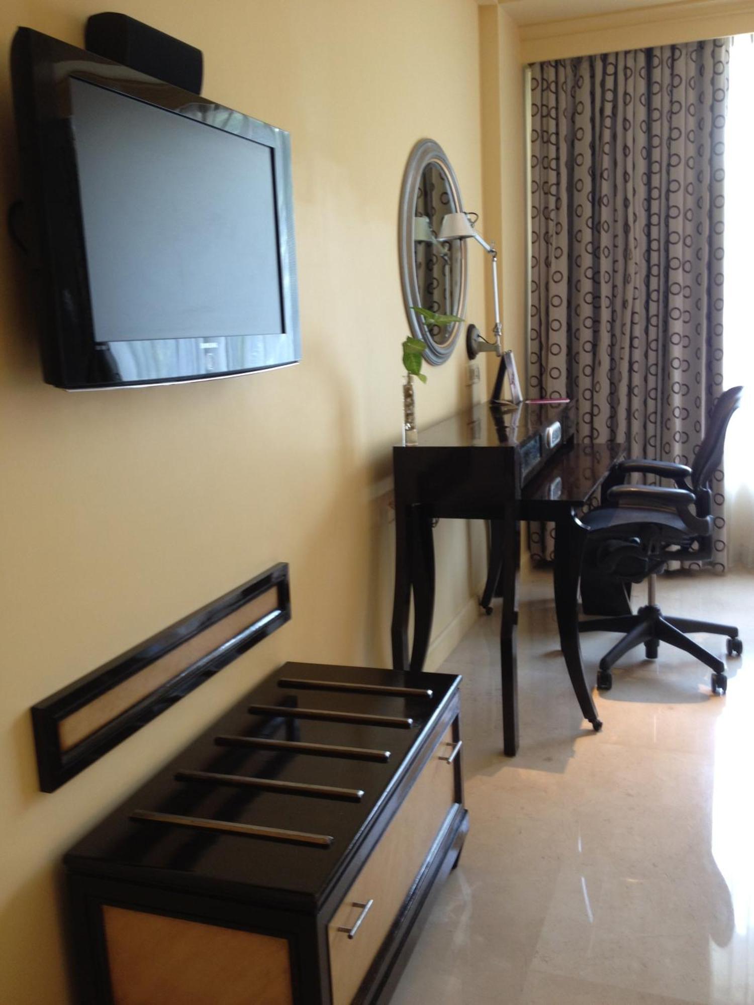 Superior Queen Bed Room