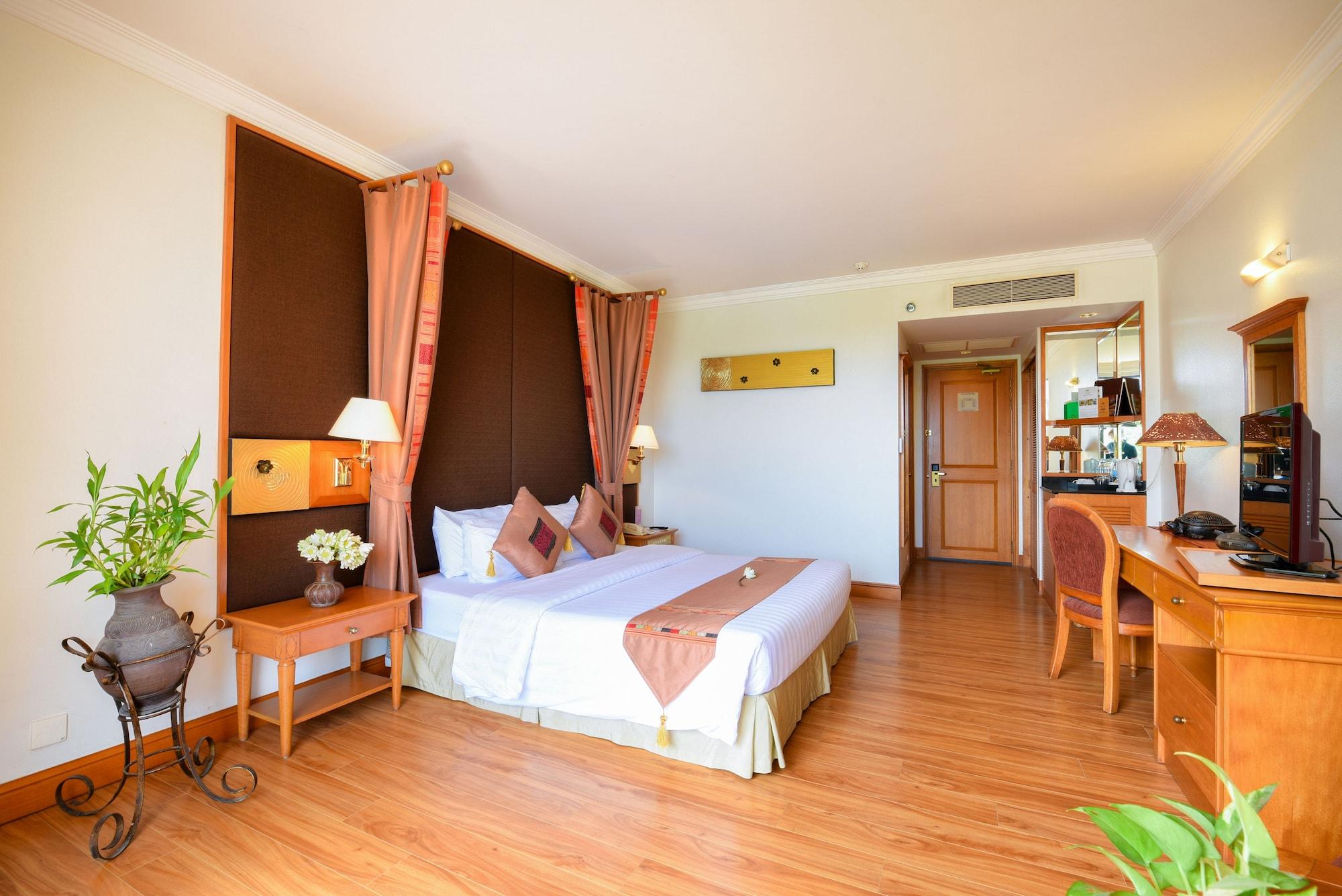 Deluxe Double Room Balcony Pool View