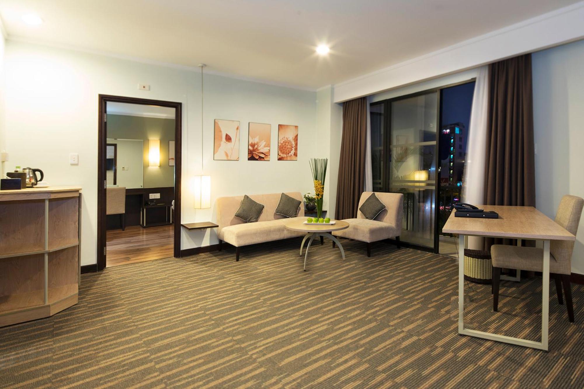Deluxe Suite Balcony City View