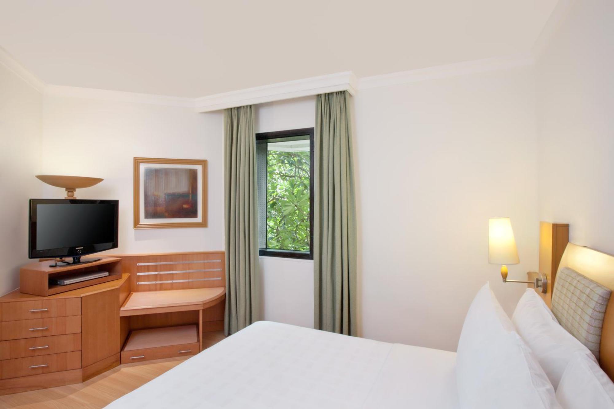 Deluxe Room King Bed
