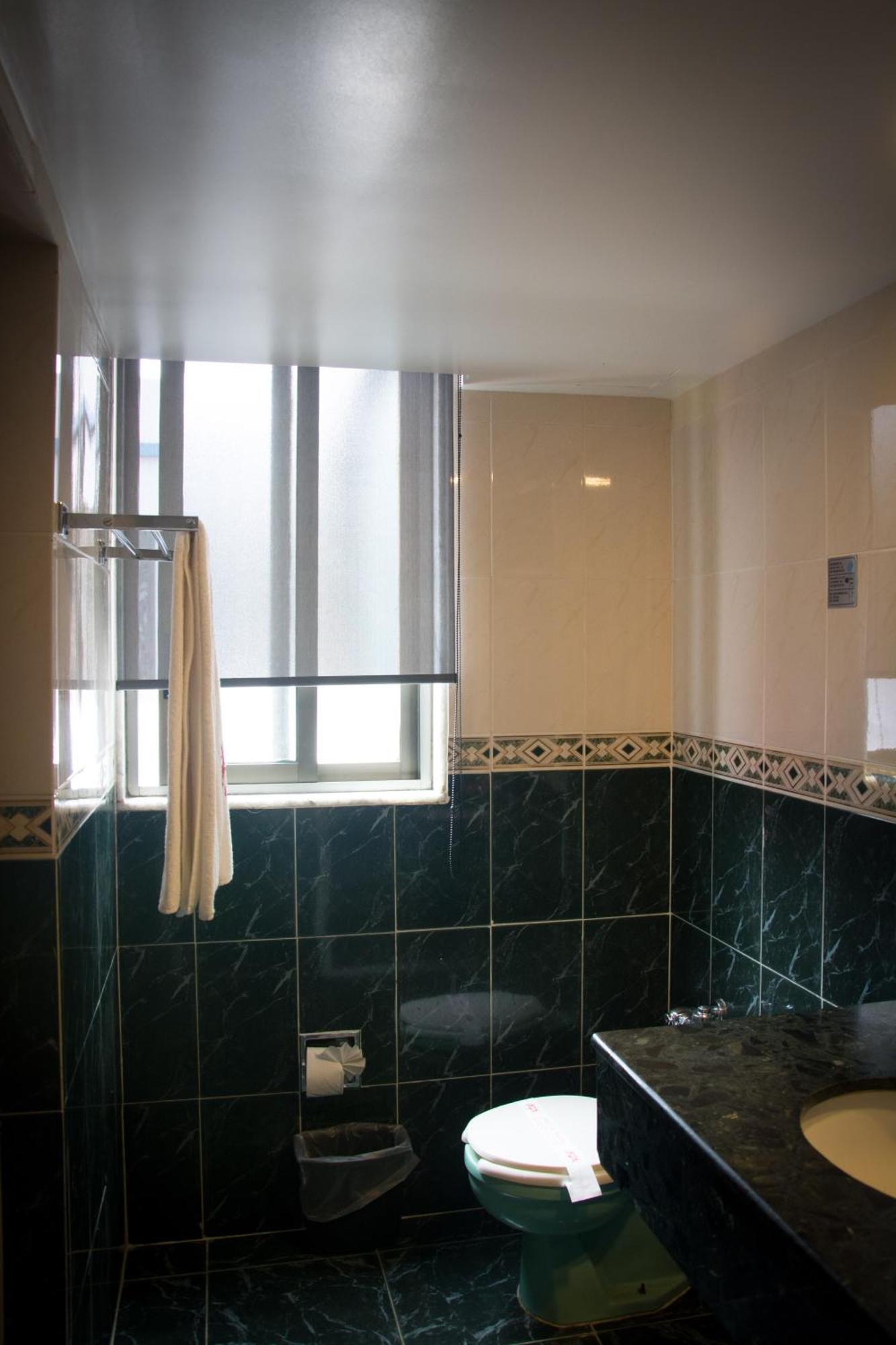 Standard Queen Room