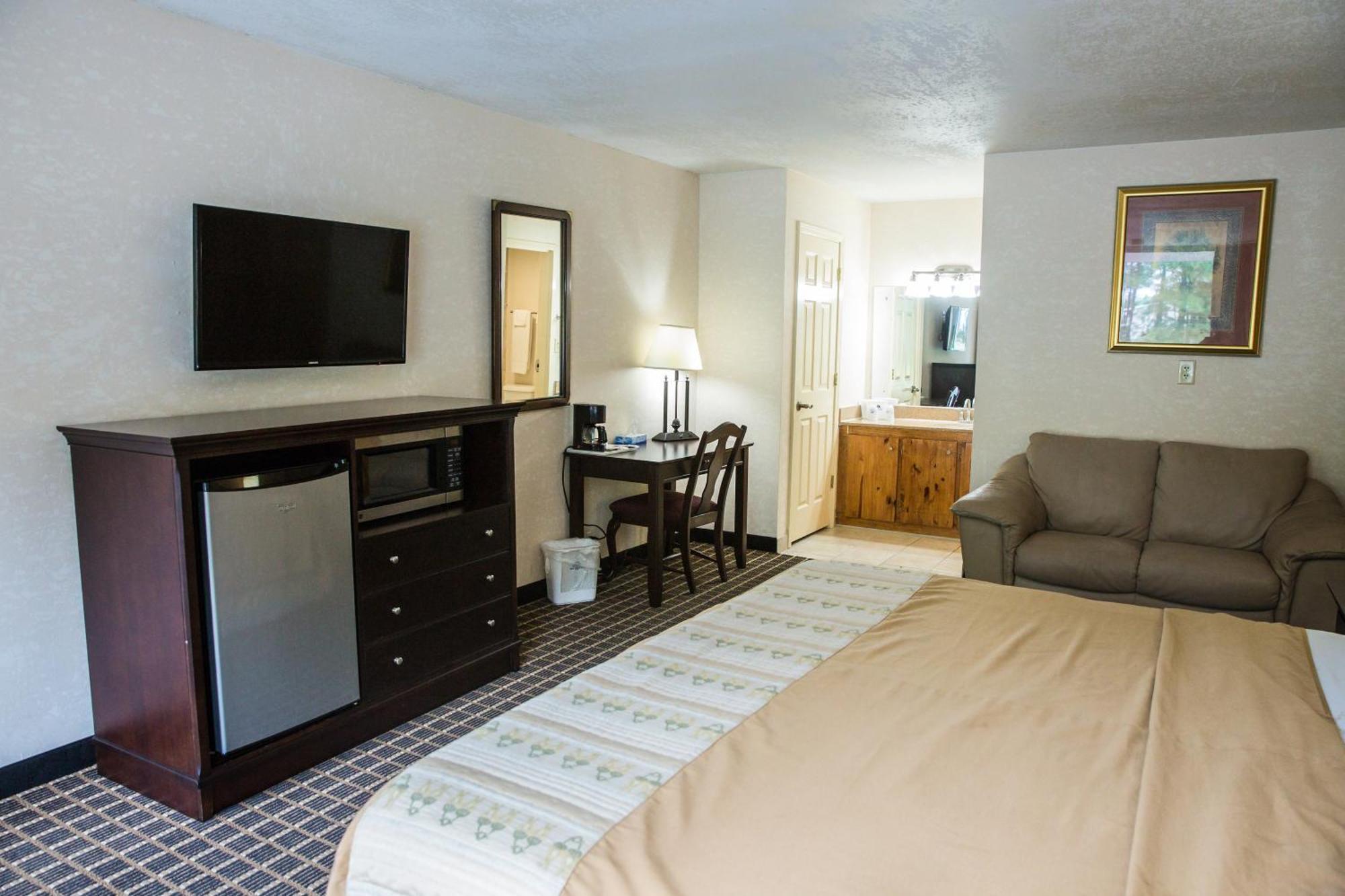 Single King Smoking Guestroom