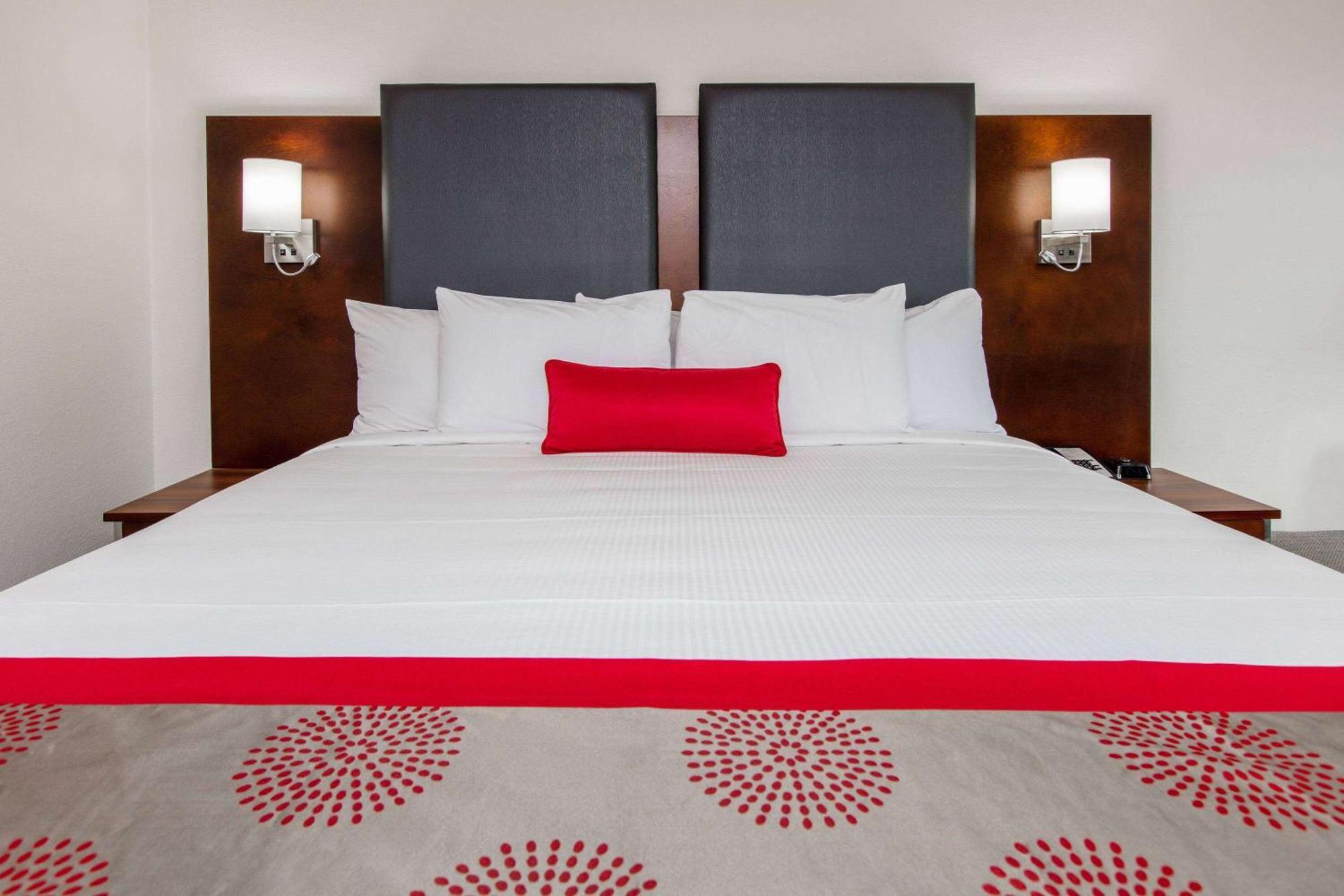 King Room with Private Balcony - Mobility Accessible/Non-Smoking