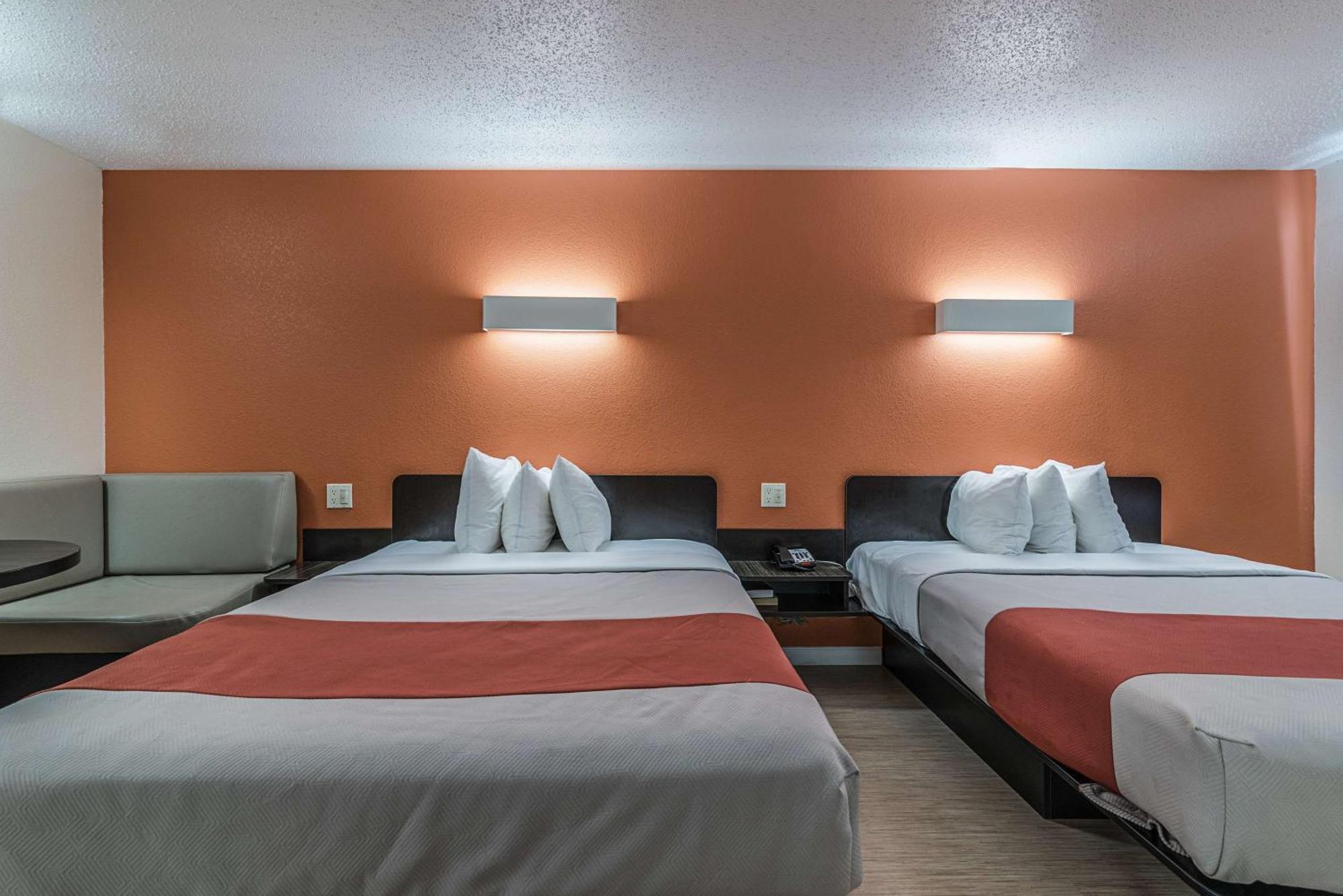 King Room - Non-Smoking