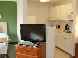 2 Queen Beds | Non-Smoking Kitchen
