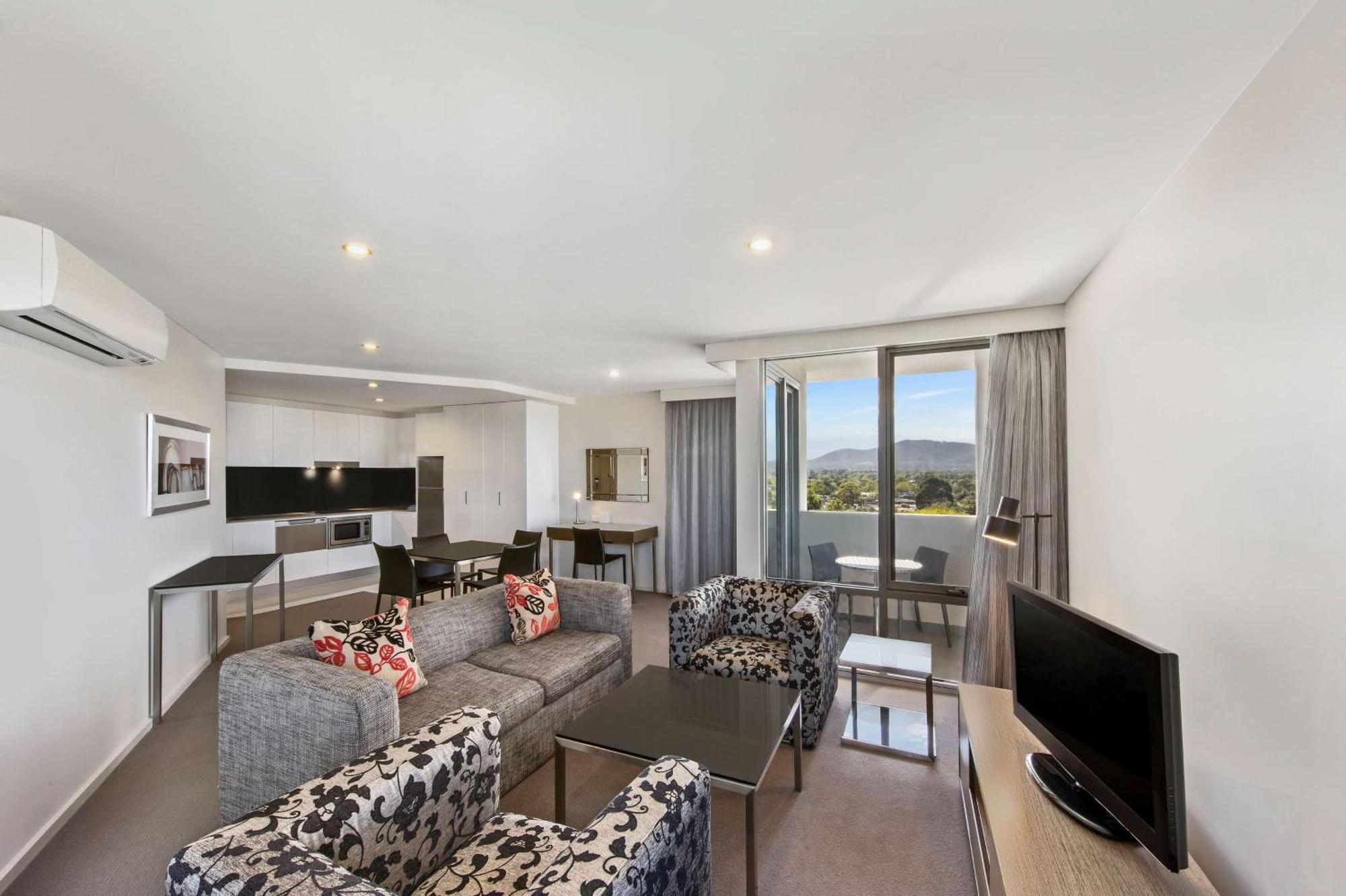 Premier One Bedroom Apartment with Spa Bath and Complimentary Parking,1219829392:JPEG