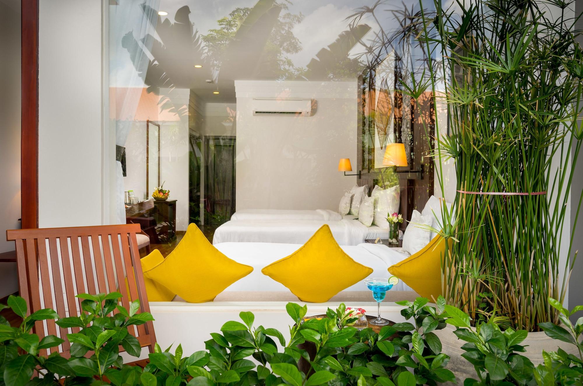 Deluxe Triple Room Balcony