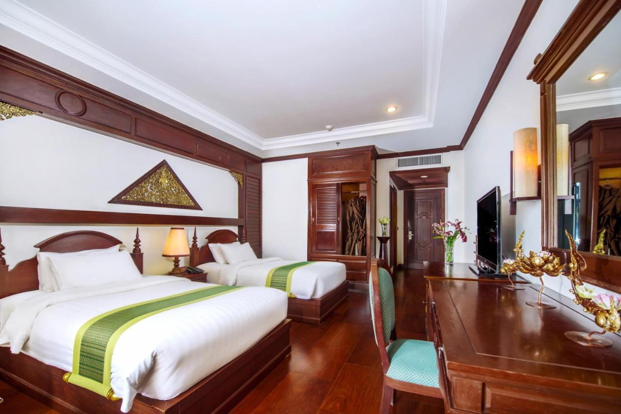 Landmark Twin Room