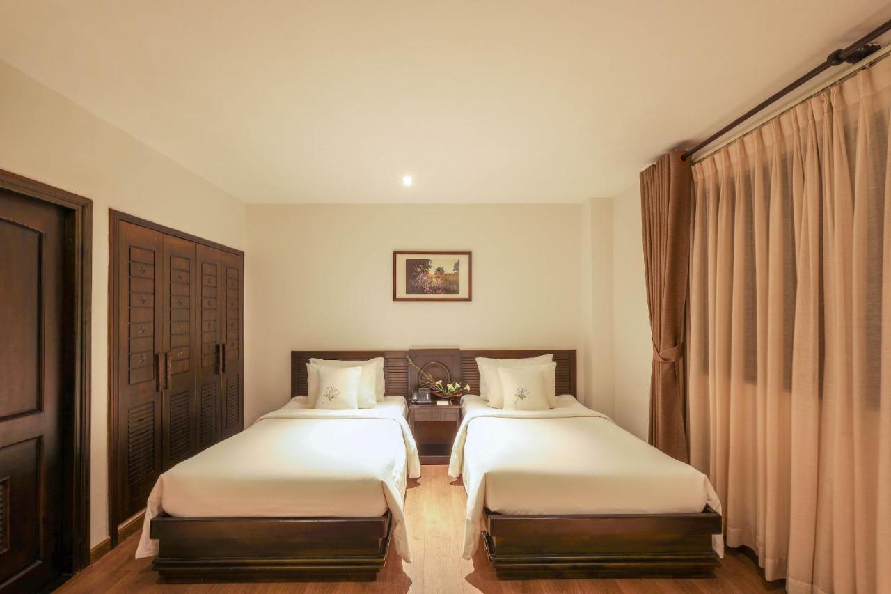 Premier Twin Room minibar